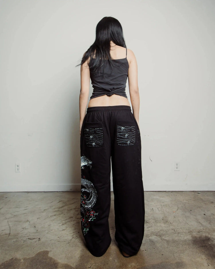 "Dragon" Sweats (Black) pholoh