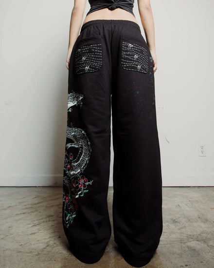 "Dragon" Sweats (Black) pholoh