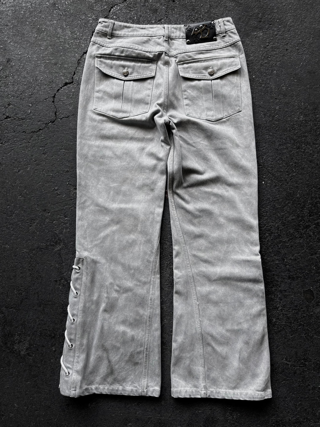 “Ichigo” Flared Jeans (White)