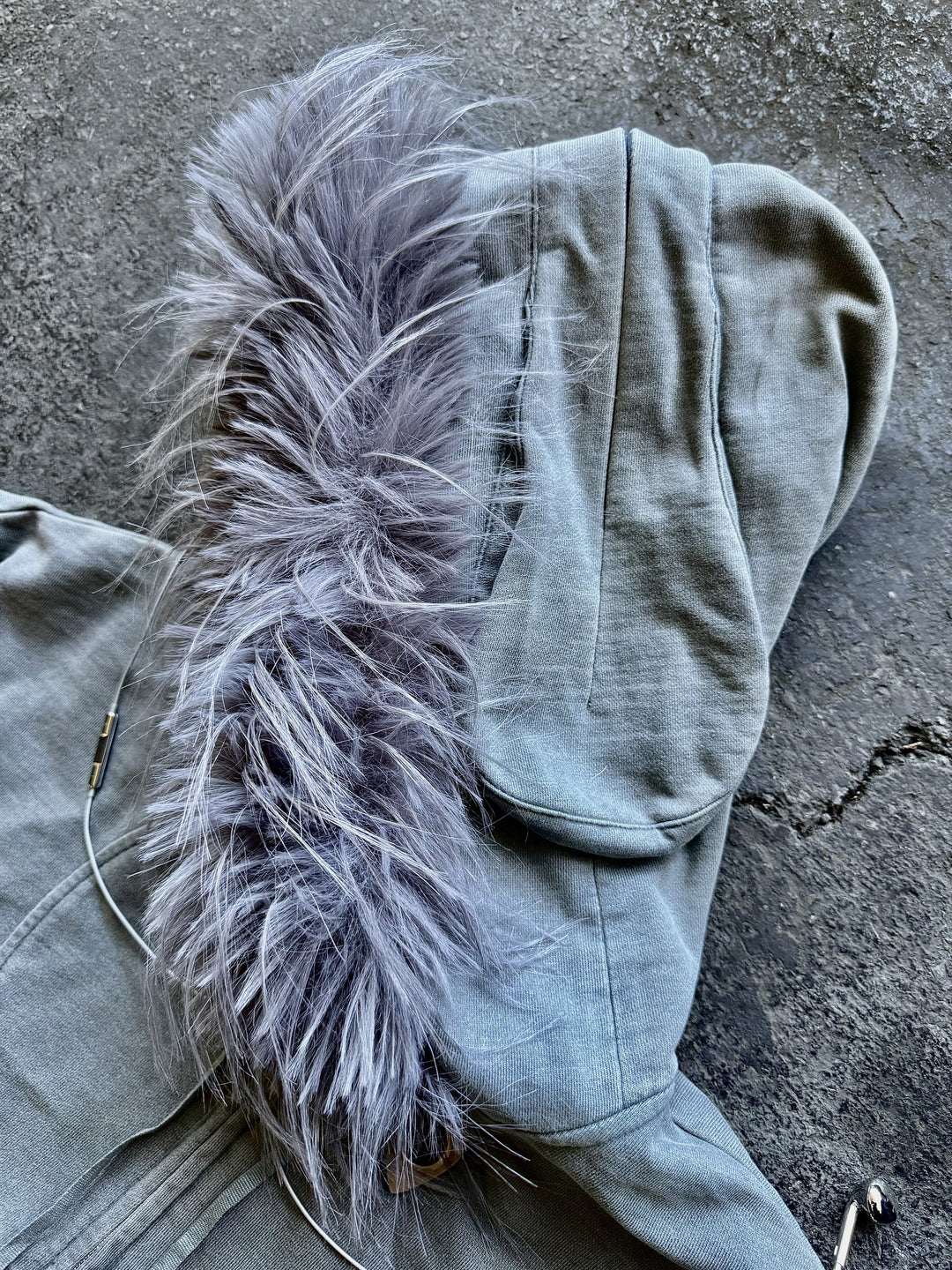 “Aux” Fur-Zip (Grey)