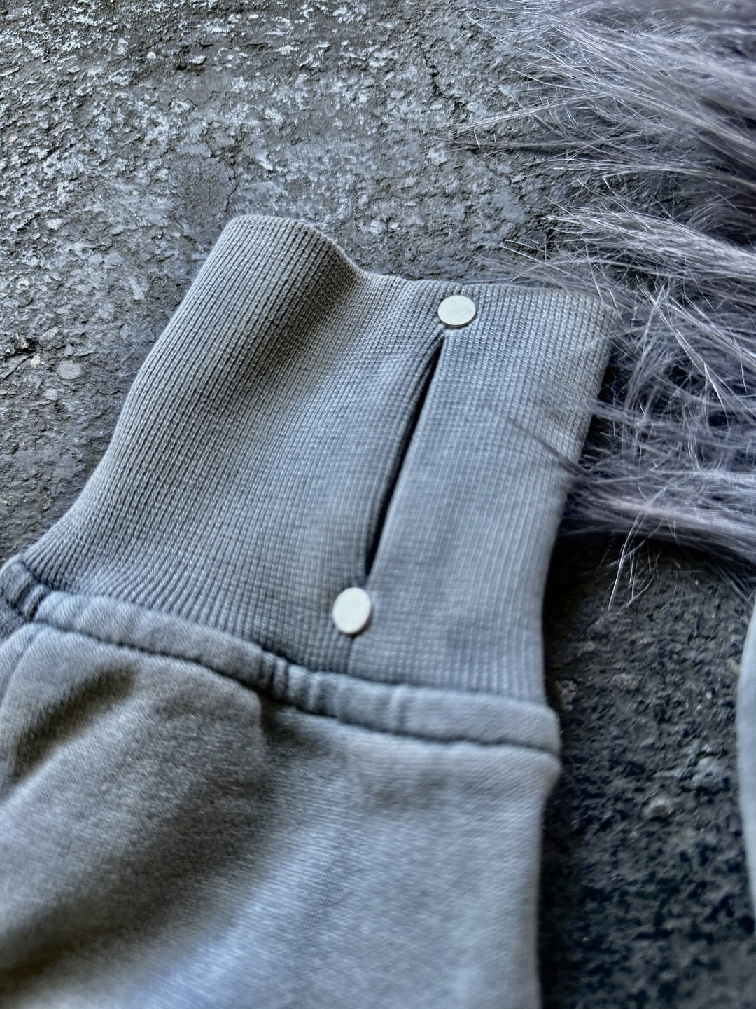 “Aux” Fur-Zip (Grey)