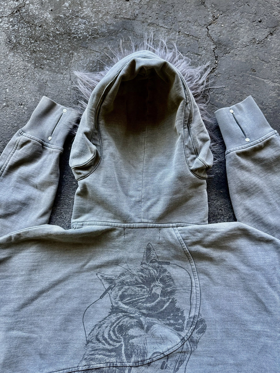 “Aux” Fur-Zip (Grey)