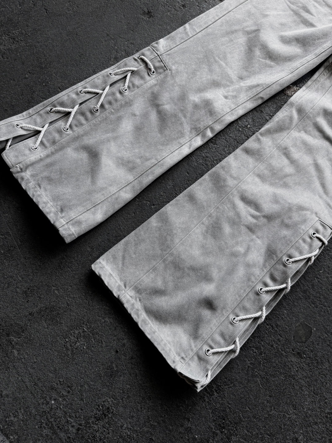 “Ichigo” Flared Jeans (White)