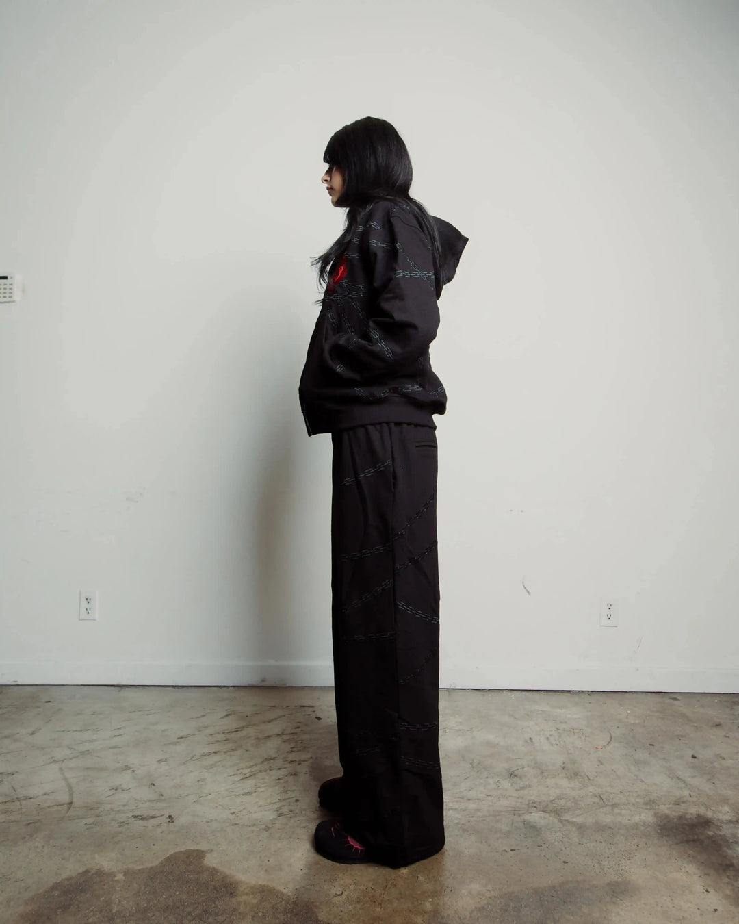 "Kurapika" Sweats (Black) pholoh