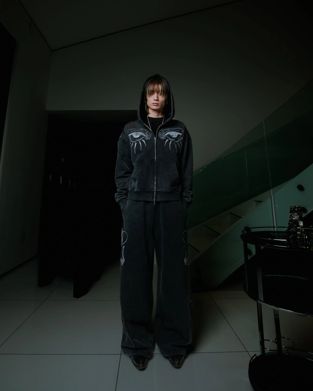 “AOT” Zip-Up (Stone) pholoh