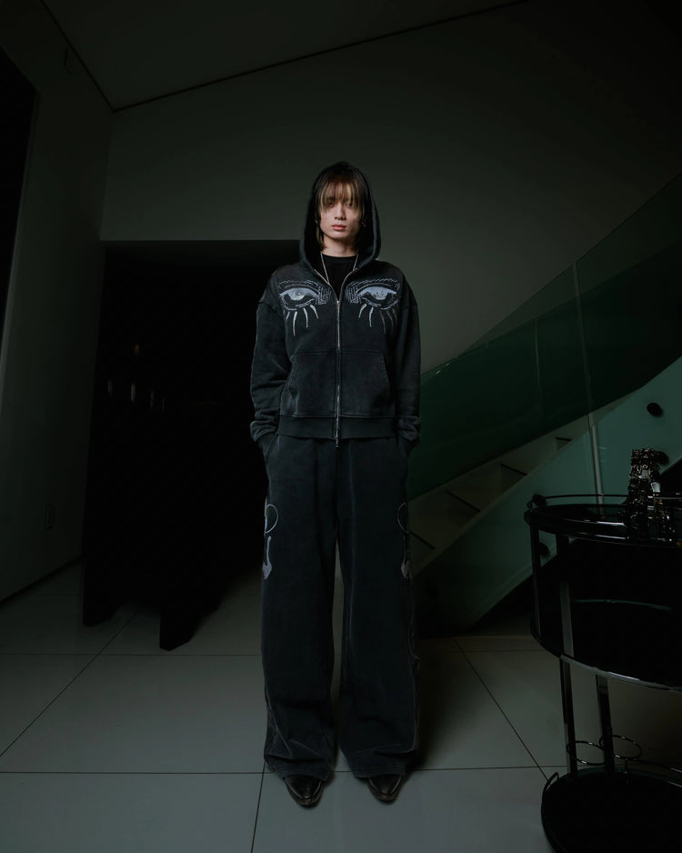 “AOT” Zip-Up (Stone) pholoh