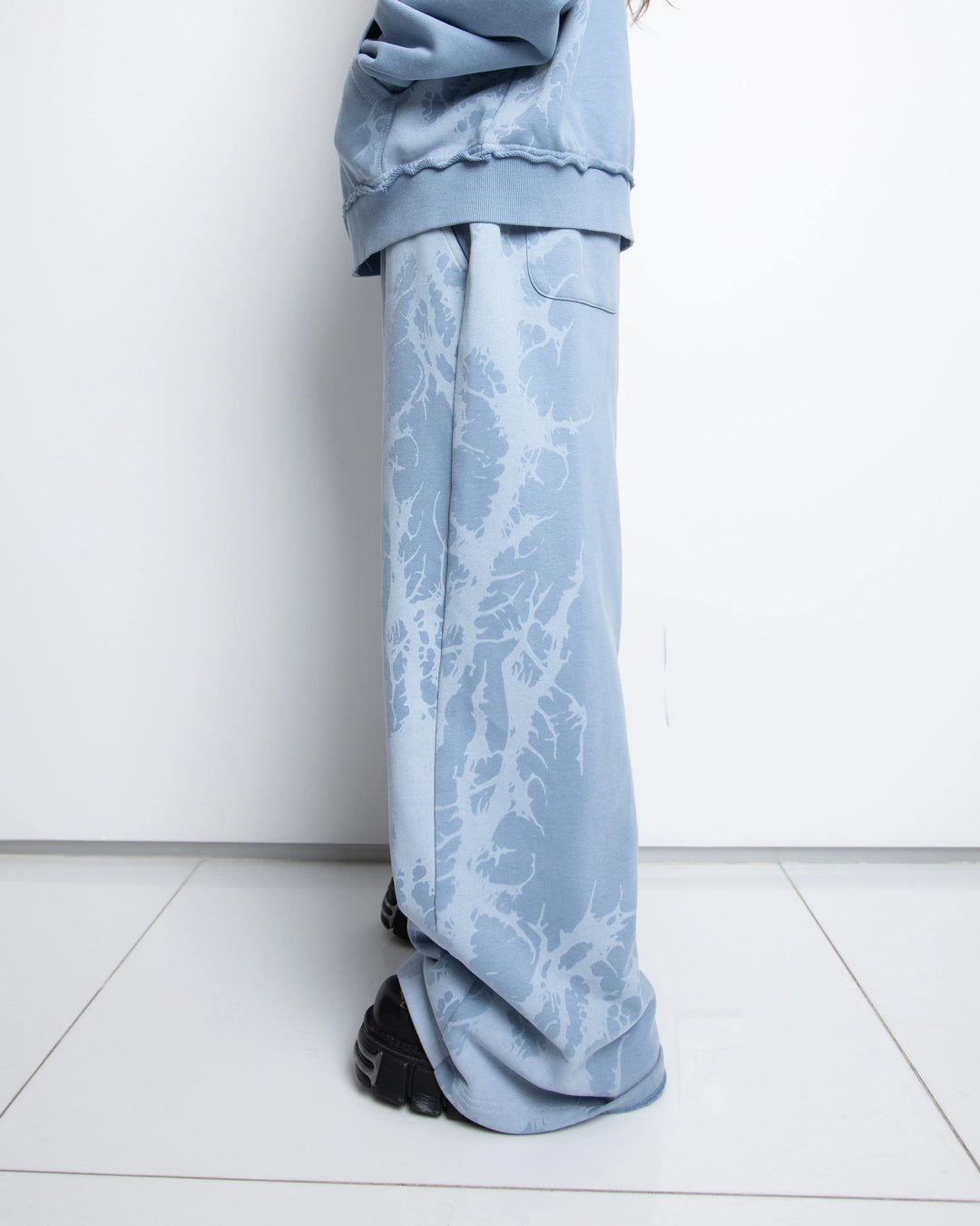 “Venom” Sweats (Baby Blue) pholoh