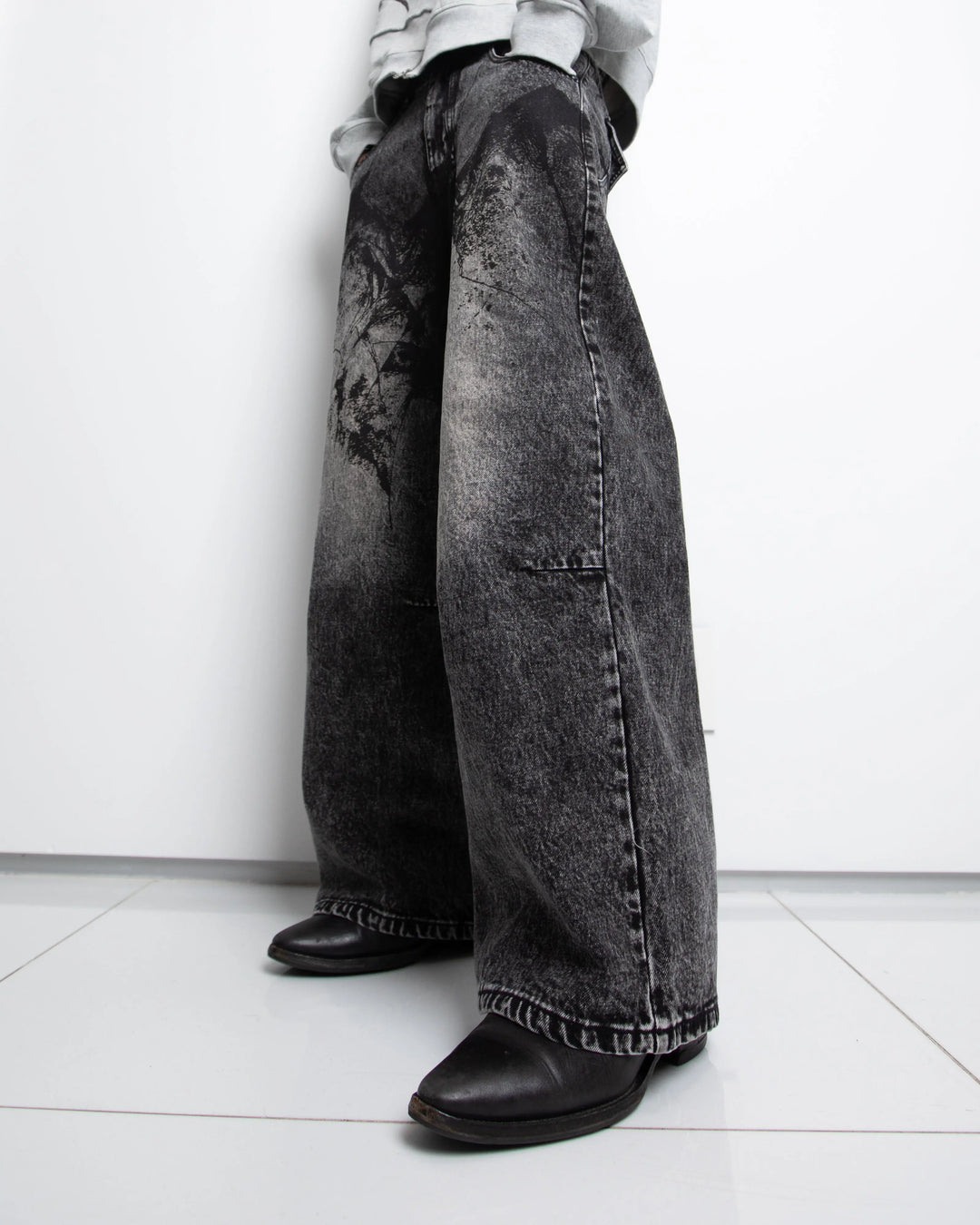 “Dark Knight” Jeans pholoh