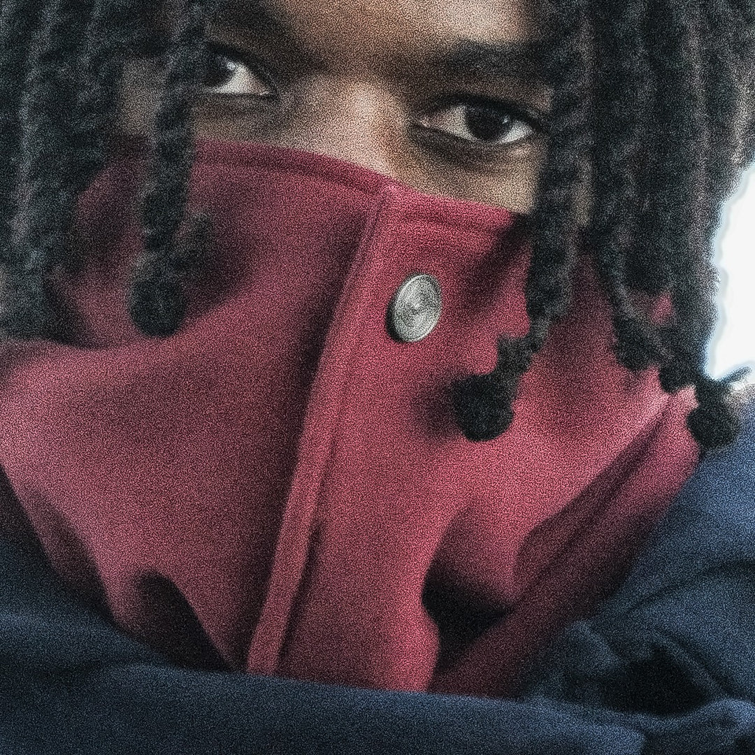 Aka Mask (Blood), close-up: snap worn