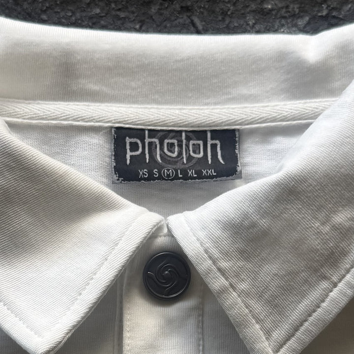 Hanten Polo (White), close-up: collar label