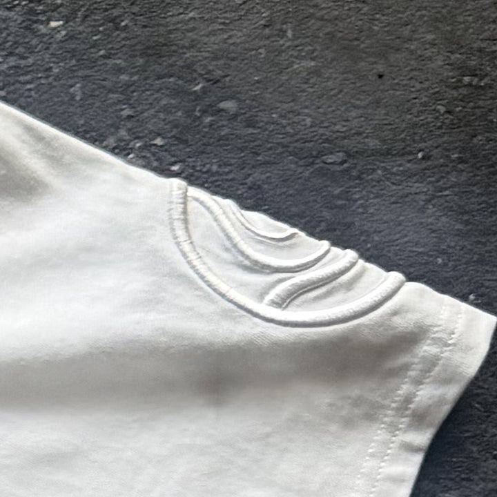 Hanten Polo (White), close-up: sleeve emblem