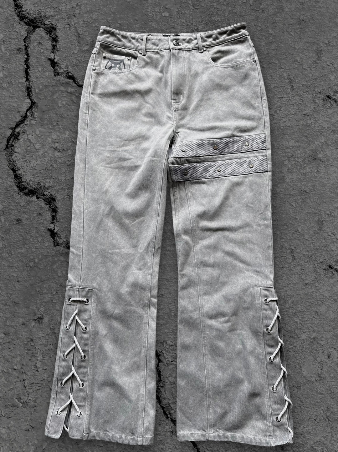 itchigo flared jeans white