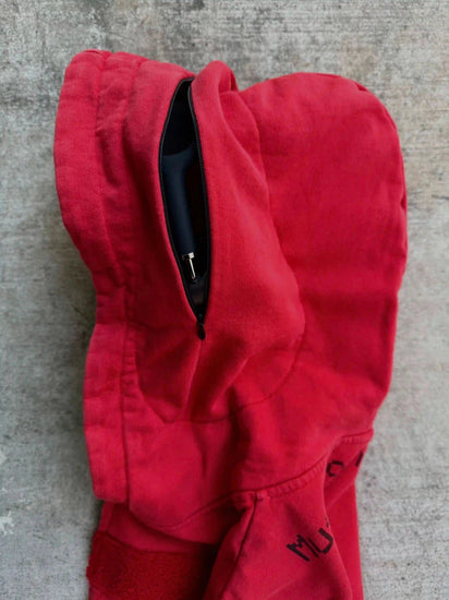 “Music Connects Us” v2 Zip (Red) pholoh