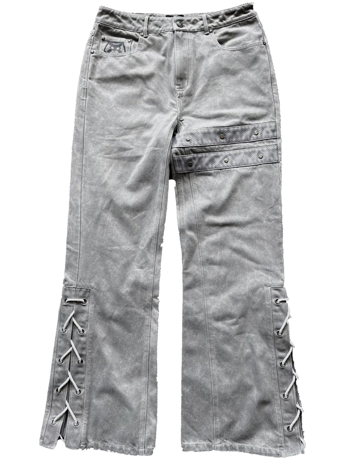 “Ichigo” Flared Jeans (White)