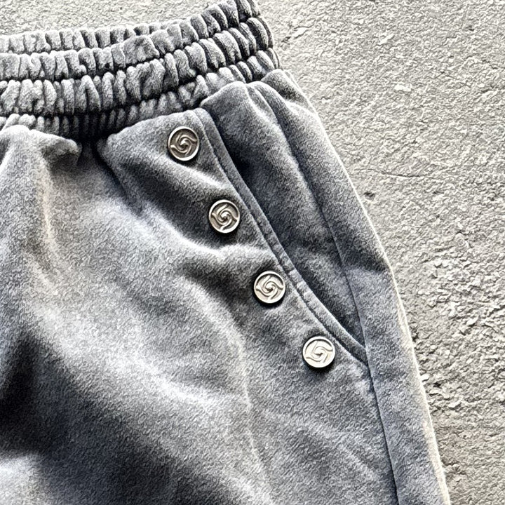 Tobari Sweats (Stone), close-up: hip buttons